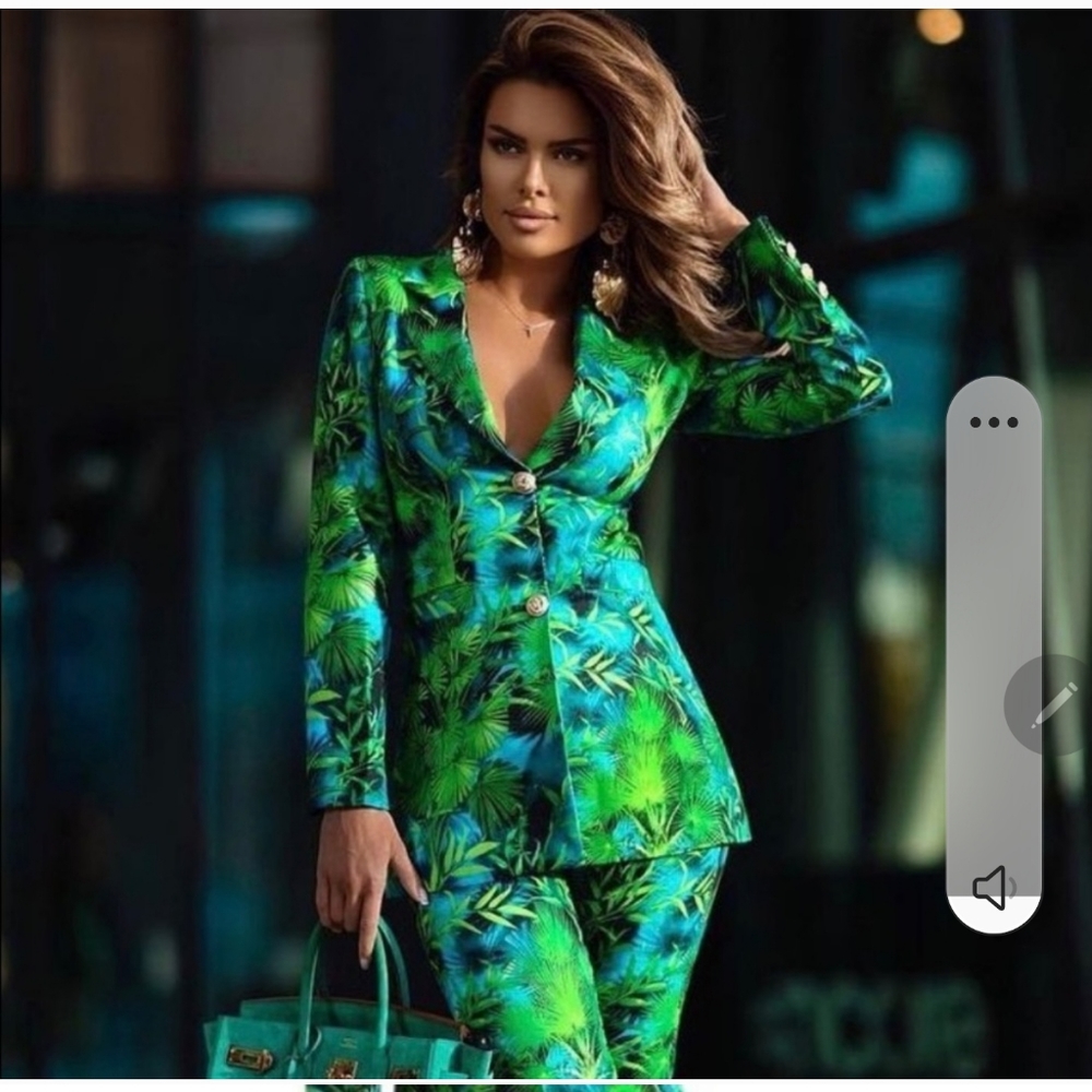 Catwalk Palm suit!